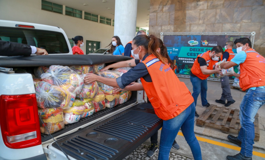 A edição 2021 da campanha Cesta Solidária Paraná, encerrada na terça-feira (06), conseguiu arrecadar mais de 200 toneladas de alimentos. . Foto: Valdelino Pontes