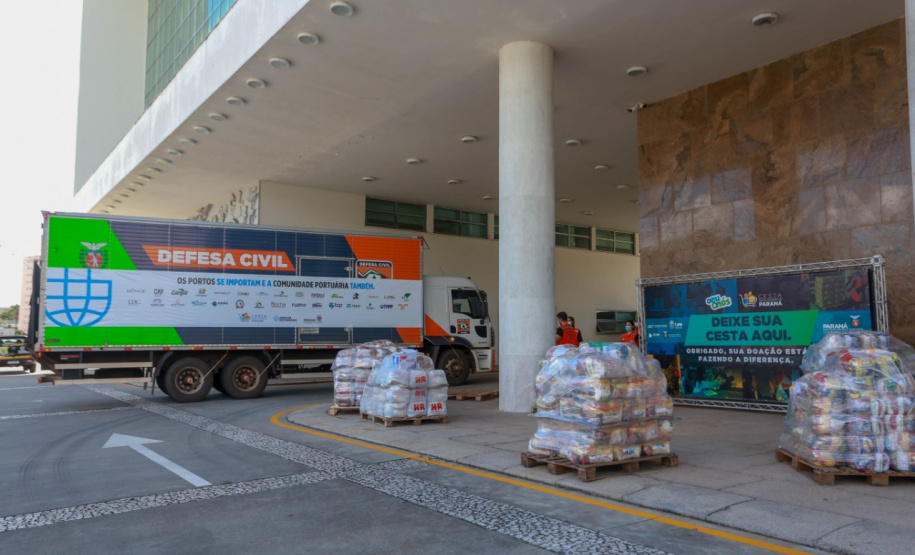 A edição 2021 da campanha Cesta Solidária Paraná, encerrada na terça-feira (06), conseguiu arrecadar mais de 200 toneladas de alimentos. . Foto: Valdelino Pontes