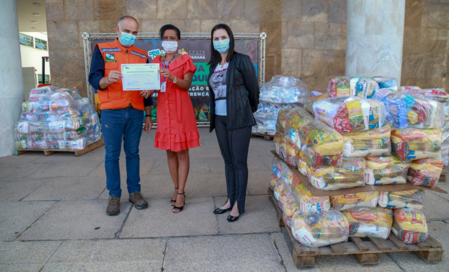 A edição 2021 da campanha Cesta Solidária Paraná, encerrada na terça-feira (06), conseguiu arrecadar mais de 200 toneladas de alimentos. . Foto: Valdelino Pontes