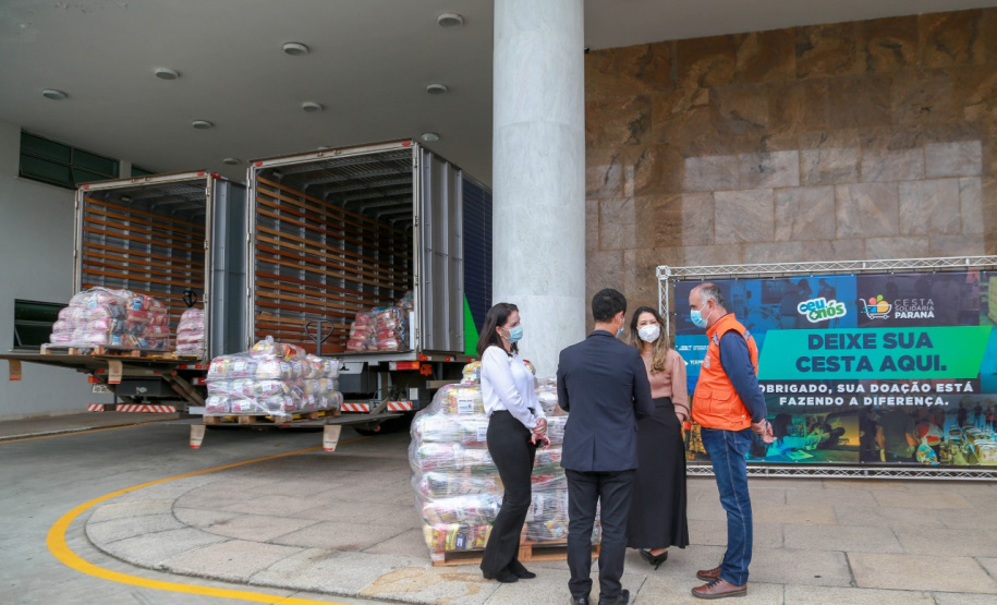A edição 2021 da campanha Cesta Solidária Paraná, encerrada na terça-feira (06), conseguiu arrecadar mais de 200 toneladas de alimentos. . Foto: Valdelino Pontes