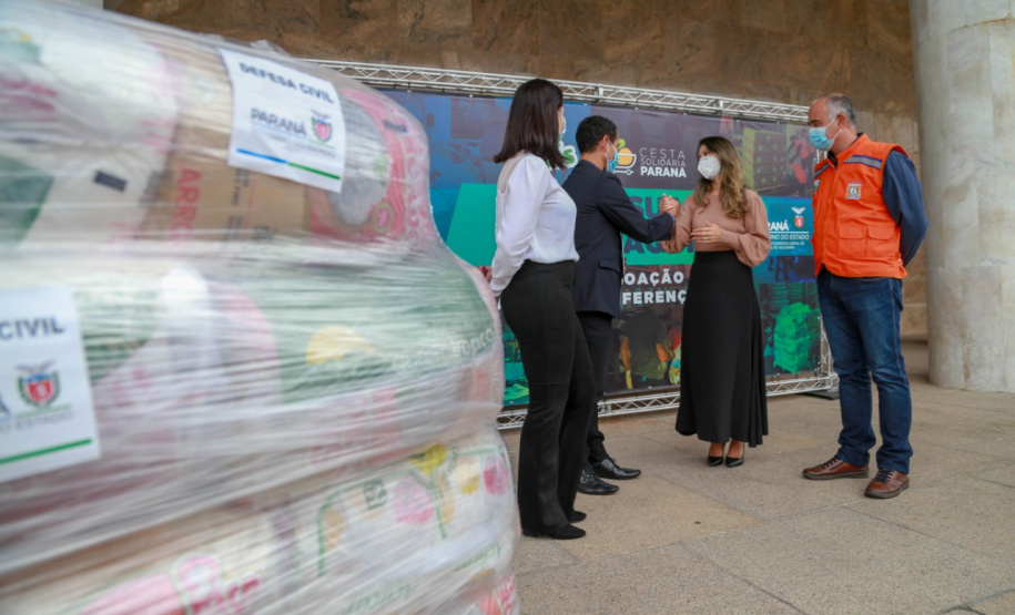 A edição 2021 da campanha Cesta Solidária Paraná, encerrada na terça-feira (06), conseguiu arrecadar mais de 200 toneladas de alimentos. . Foto: Valdelino Pontes