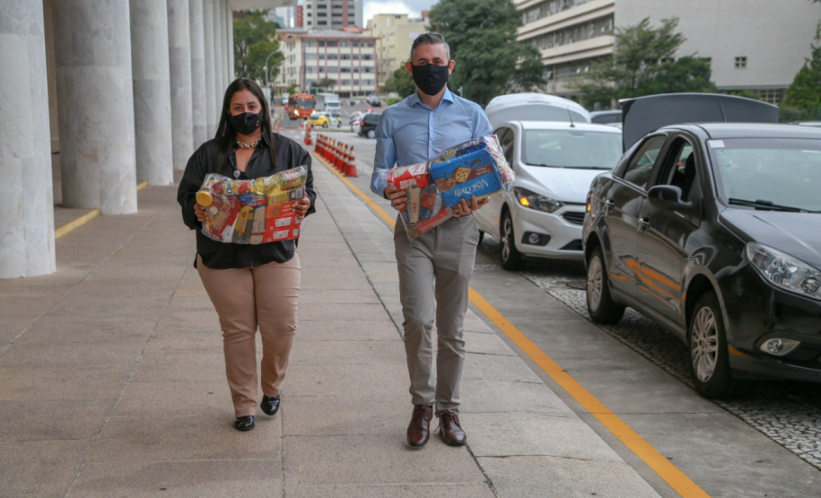 A edição 2021 da campanha Cesta Solidária Paraná, encerrada na terça-feira (06), conseguiu arrecadar mais de 200 toneladas de alimentos. . Foto: Valdelino Pontes