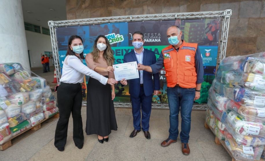 A edição 2021 da campanha Cesta Solidária Paraná, encerrada na terça-feira (06), conseguiu arrecadar mais de 200 toneladas de alimentos. . Foto: Valdelino Pontes