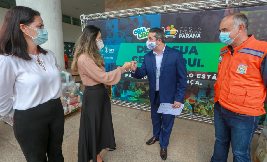 A edição 2021 da campanha Cesta Solidária Paraná, encerrada na terça-feira (06), conseguiu arrecadar mais de 200 toneladas de alimentos. . Foto: Valdelino Pontes