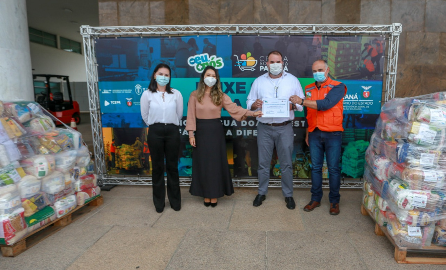 A edição 2021 da campanha Cesta Solidária Paraná, encerrada na terça-feira (06), conseguiu arrecadar mais de 200 toneladas de alimentos. . Foto: Valdelino Pontes