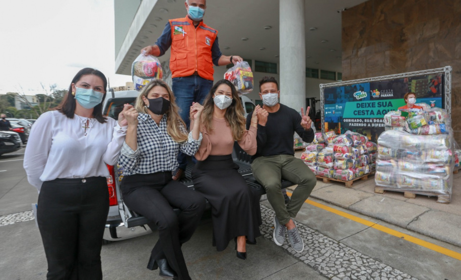A edição 2021 da campanha Cesta Solidária Paraná, encerrada na terça-feira (06), conseguiu arrecadar mais de 200 toneladas de alimentos. . Foto: Valdelino Pontes