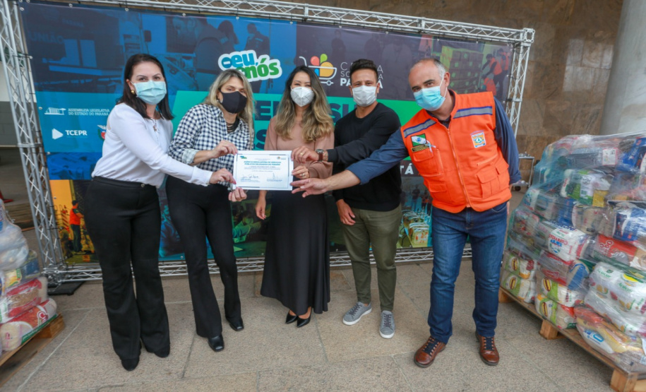 A edição 2021 da campanha Cesta Solidária Paraná, encerrada na terça-feira (06), conseguiu arrecadar mais de 200 toneladas de alimentos. . Foto: Valdelino Pontes