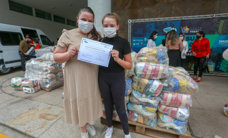 A edição 2021 da campanha Cesta Solidária Paraná, encerrada na terça-feira (06), conseguiu arrecadar mais de 200 toneladas de alimentos. . Foto: Valdelino Pontes