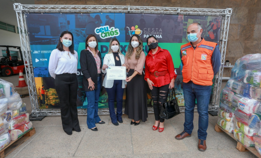 A edição 2021 da campanha Cesta Solidária Paraná, encerrada na terça-feira (06), conseguiu arrecadar mais de 200 toneladas de alimentos. . Foto: Valdelino Pontes