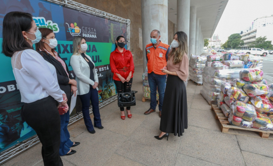 A edição 2021 da campanha Cesta Solidária Paraná, encerrada na terça-feira (06), conseguiu arrecadar mais de 200 toneladas de alimentos. . Foto: Valdelino Pontes