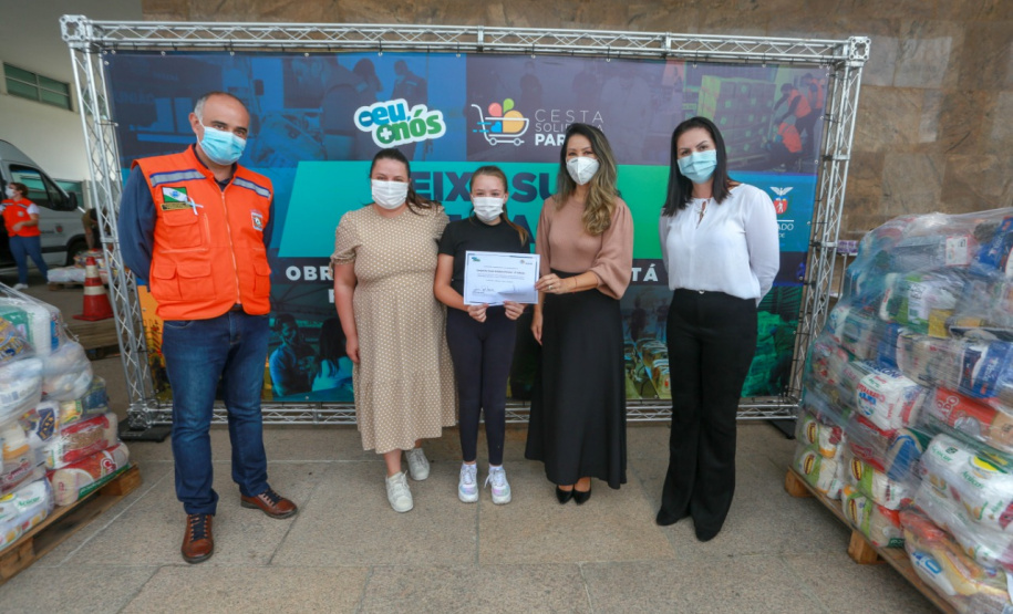 A edição 2021 da campanha Cesta Solidária Paraná, encerrada na terça-feira (06), conseguiu arrecadar mais de 200 toneladas de alimentos. . Foto: Valdelino Pontes