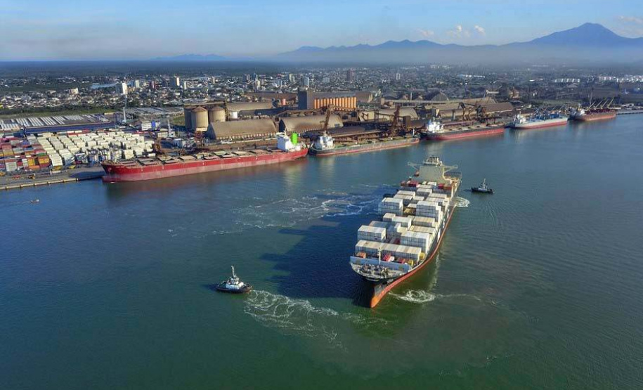 Comércio pelos portos do Paraná tem saldo positivo de US$ 6,52 bilhões. Foto: Arquivo AEN