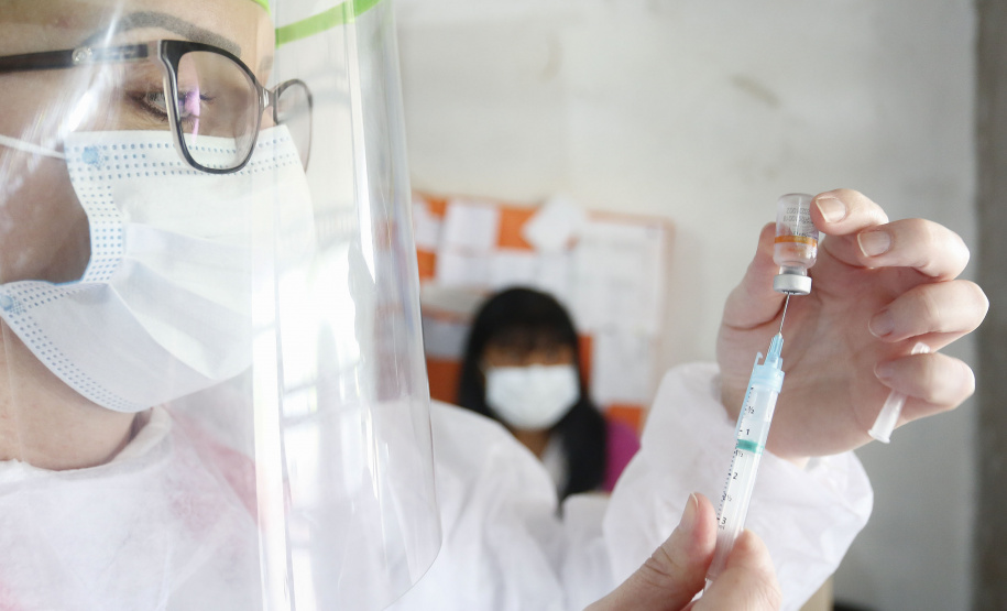 Paraná quer aplicar 633 mil segundas doses nos próximos 20 dias. Foto: Jonathan Campos/AEN