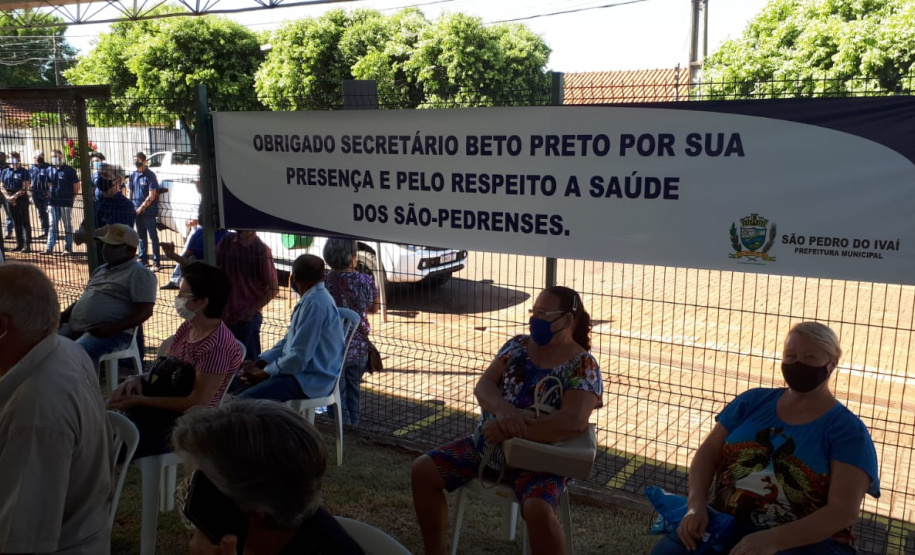 Idosos de 67 a 70 anos sendo vacinados em São Pedro do Ivaí.