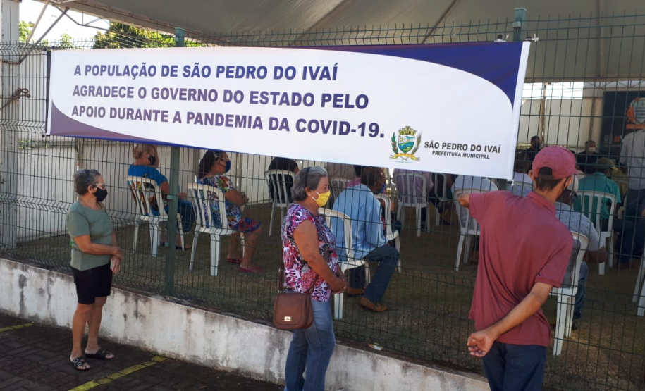 Idosos de 67 a 70 anos sendo vacinados em São Pedro do Ivaí.