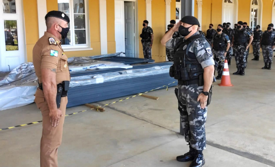 A semana começou com uma grande Operação da Polícia Militar nos Campos Gerais do estado para inibir crimes violentos contra o patrimônio e homicídios. Trata-se de uma malha de recobrimento em relação ao efetivo já existente na região. As equipes do Batalhão de Operações Especiais (BOPE) estarão empenhadas nos próximos 15 dias desenvolvendo abordagens, fiscalização e intensificação de policiamento preventivo em todo o estado. - Ponta Grossa, 12/04/2021 - Foto: Divulgação SESP