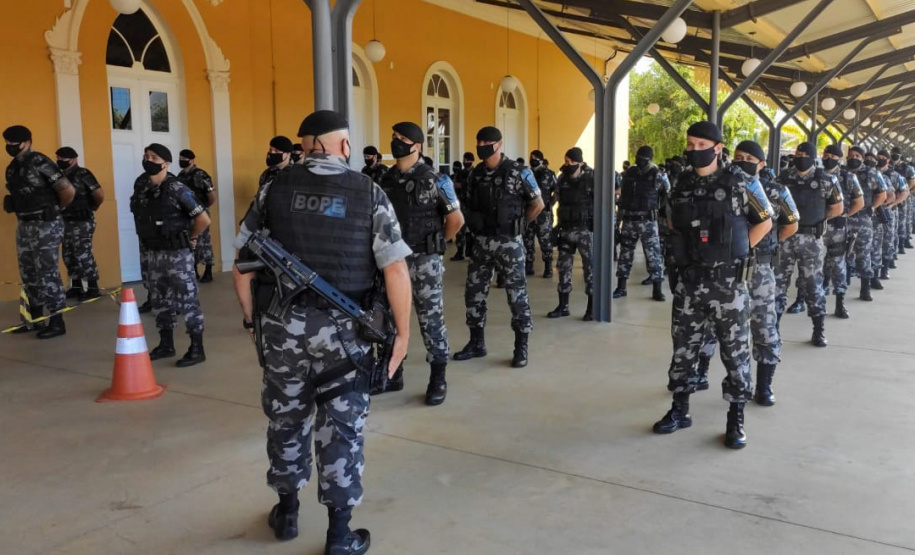 A semana começou com uma grande Operação da Polícia Militar nos Campos Gerais do estado para inibir crimes violentos contra o patrimônio e homicídios. Trata-se de uma malha de recobrimento em relação ao efetivo já existente na região. As equipes do Batalhão de Operações Especiais (BOPE) estarão empenhadas nos próximos 15 dias desenvolvendo abordagens, fiscalização e intensificação de policiamento preventivo em todo o estado. - Ponta Grossa, 12/04/2021 - Foto: Divulgação SESP