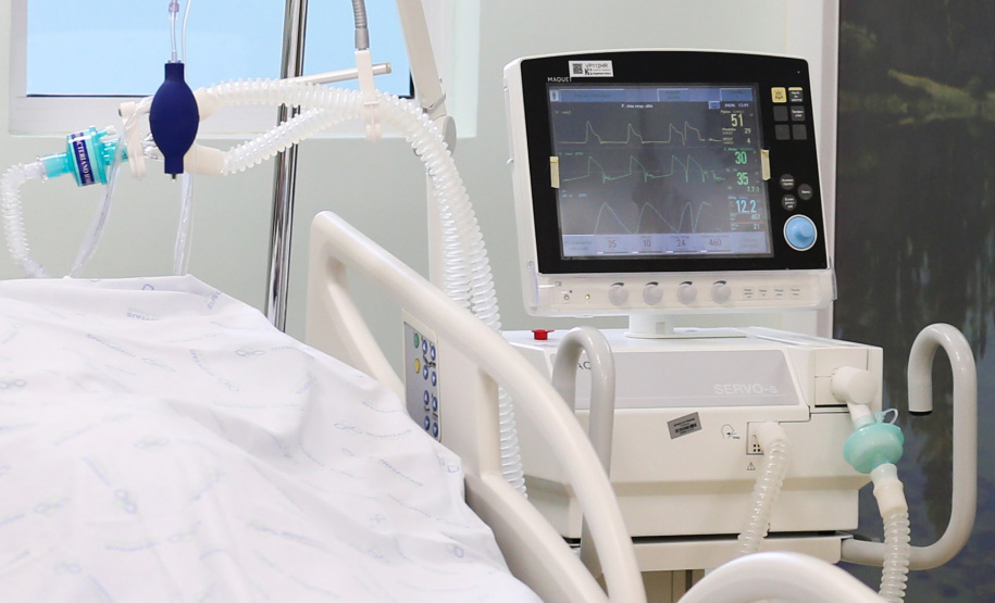 A Copel está doando 10 respiradores de leito e 11 ventiladores de beira de leito para auxiliar pacientes de Covid-19 na rede pública de saúde do Paraná. O valor da doação é de R$ 1,1 milhão e foi arrecadado na campanha Fatura Solidária. Pela iniciativa, a companhia faz uma doação para o combate à pandemia sempre que um consumidor opta pela fatura digital ou coloca a conta em débito automático. - Foto: Geraldo Bubniak/Arquivo AEN