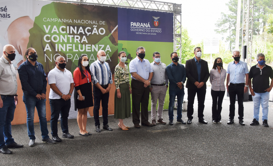 O Paraná iniciou a campanha nacional de vacinação contra a influenza nesta segunda-feira (12). A meta é imunizar contra a gripe pelo menos 90% do público-alvo, estimado em 4,4 milhões de pessoas. - Curitiba, 12/04/2021 - Foto: Américo Antonio/SESA
