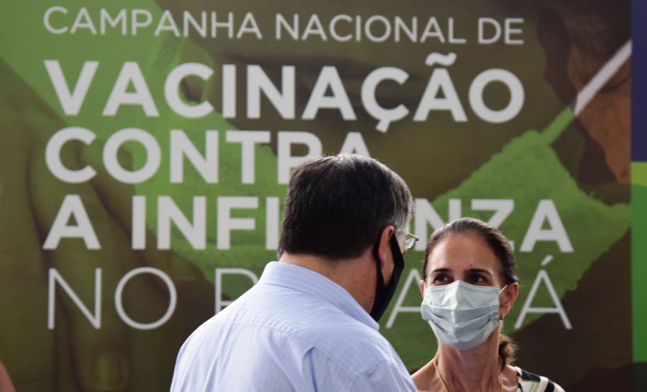 O Paraná iniciou a campanha nacional de vacinação contra a influenza nesta segunda-feira (12). A meta é imunizar contra a gripe pelo menos 90% do público-alvo, estimado em 4,4 milhões de pessoas. - Curitiba, 12/04/2021 - Foto: Américo Antonio/SESA