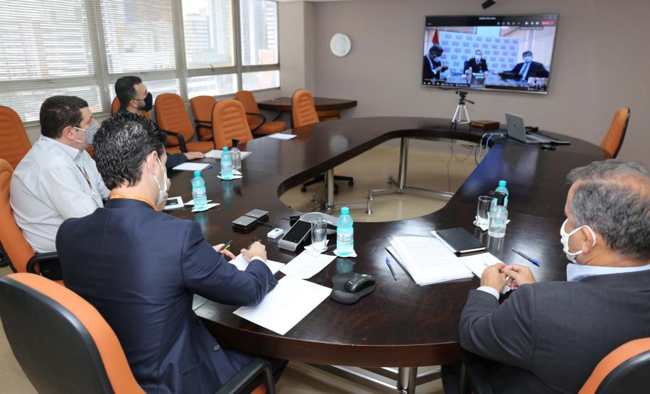 A Copel firmou um convênio de cooperação técnica com a ANDE, empresa de energia do Paraguai, para trocar experiências e conhecimento nas áreas de distribuição, geração, comercialização e transmissão de energia. O acordo foi assinado na manhã desta segunda-feira (12), em reunião virtual realizada com diretores das duas empresas. Foto: Valdenir Daniel Cavalheiro