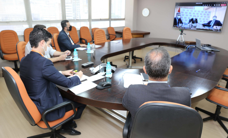 A Copel firmou um convênio de cooperação técnica com a ANDE, empresa de energia do Paraguai, para trocar experiências e conhecimento nas áreas de distribuição, geração, comercialização e transmissão de energia. O acordo foi assinado na manhã desta segunda-feira (12), em reunião virtual realizada com diretores das duas empresas. Foto: Valdenir Daniel Cavalheiro