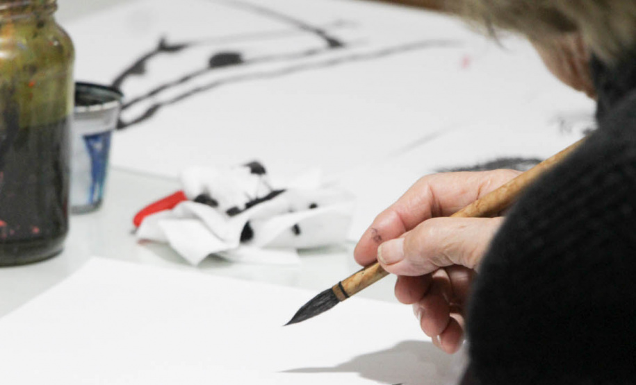 Arte para Maiores
O premiado Arte para Maiores, que ganhou versão virtual em 2020, se mantém em formato online. Todos os participantes cadastrados recebem por WhatsApp vídeos com mediações e sugestões de oficinas variadas. - Foto: Maita Franco/MON