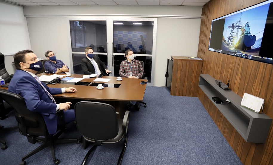 O trabalho alinhado da empresa pública Portos do Paraná e a Controladoria-Geral do Estado (CGE) busca garantir maior segurança jurídica e de gestão à atividade portuária. Esse foi um dos assuntos tratados durante o encontro do presidente da Portos do Paraná, Luiz Fernando Garcia, e diretores da empresa, com o controlador-geral do Estado, Raul Siqueira, nesta terça-feira (13).

Foto: Claudio Neves/Portos do Paraná