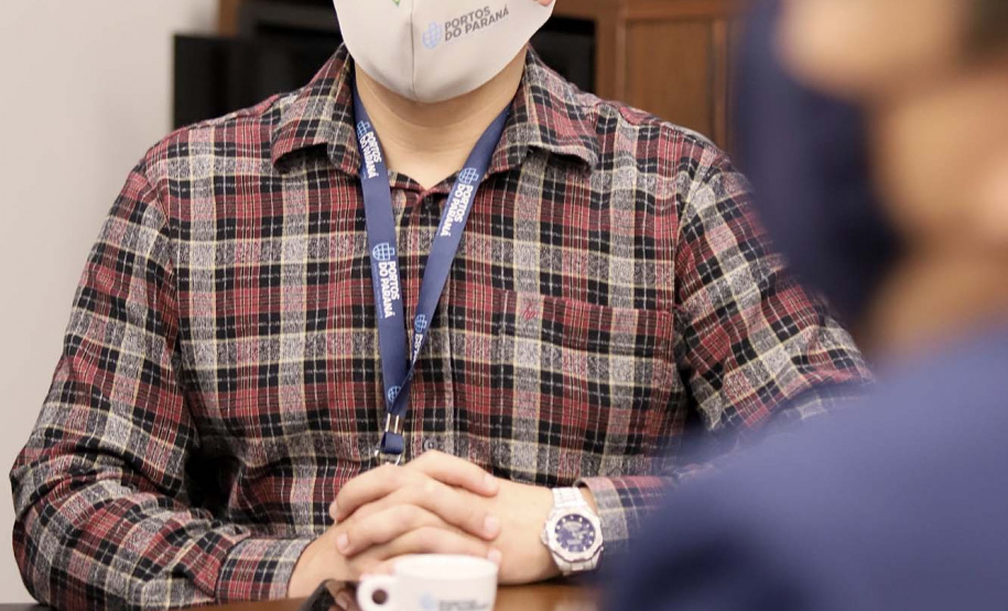 O trabalho alinhado da empresa pública Portos do Paraná e a Controladoria-Geral do Estado (CGE) busca garantir maior segurança jurídica e de gestão à atividade portuária. Esse foi um dos assuntos tratados durante o encontro do presidente da Portos do Paraná, Luiz Fernando Garcia, e diretores da empresa, com o controlador-geral do Estado, Raul Siqueira, nesta terça-feira (13).

Foto: Claudio Neves/Portos do Paraná