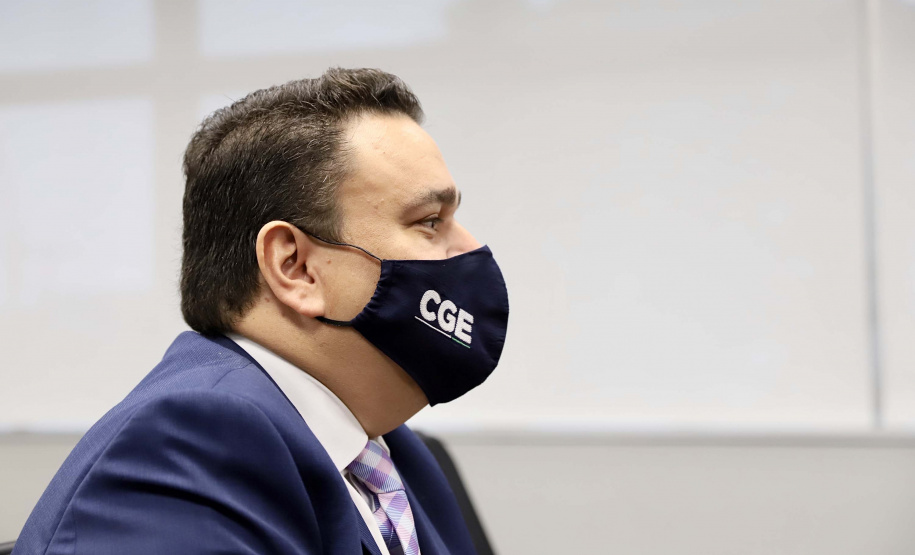 O trabalho alinhado da empresa pública Portos do Paraná e a Controladoria-Geral do Estado (CGE) busca garantir maior segurança jurídica e de gestão à atividade portuária. Esse foi um dos assuntos tratados durante o encontro do presidente da Portos do Paraná, Luiz Fernando Garcia, e diretores da empresa, com o controlador-geral do Estado, Raul Siqueira, nesta terça-feira (13).

Foto: Claudio Neves/Portos do Paraná