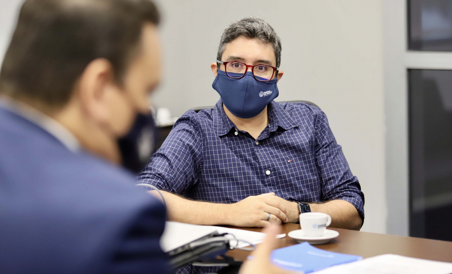 O trabalho alinhado da empresa pública Portos do Paraná e a Controladoria-Geral do Estado (CGE) busca garantir maior segurança jurídica e de gestão à atividade portuária. Esse foi um dos assuntos tratados durante o encontro do presidente da Portos do Paraná, Luiz Fernando Garcia, e diretores da empresa, com o controlador-geral do Estado, Raul Siqueira, nesta terça-feira (13).

Foto: Claudio Neves/Portos do Paraná