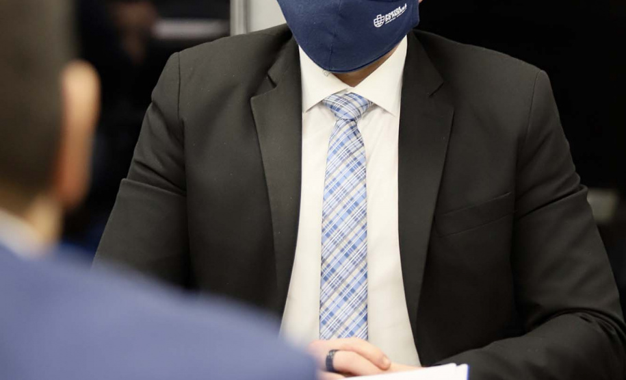 O trabalho alinhado da empresa pública Portos do Paraná e a Controladoria-Geral do Estado (CGE) busca garantir maior segurança jurídica e de gestão à atividade portuária. Esse foi um dos assuntos tratados durante o encontro do presidente da Portos do Paraná, Luiz Fernando Garcia, e diretores da empresa, com o controlador-geral do Estado, Raul Siqueira, nesta terça-feira (13).

Foto: Claudio Neves/Portos do Paraná