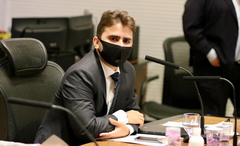 A Invest Paraná, agência de atração de investimentos do Governo do Estado, assinou nesta terça-feira (13) um acordo com o Banco de Desenvolvimento Fonplata. Vinculado aos países da Bacia do Prata (Argentina, Bolívia, Brasil, Paraguai e Uruguai), o banco financia projetos destinados a promover o desenvolvimento e a integração da região. Curitiba, 13/04/2021 - Foto: Camila Tonett