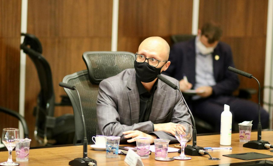 A Invest Paraná, agência de atração de investimentos do Governo do Estado, assinou nesta terça-feira (13) um acordo com o Banco de Desenvolvimento Fonplata. Vinculado aos países da Bacia do Prata (Argentina, Bolívia, Brasil, Paraguai e Uruguai), o banco financia projetos destinados a promover o desenvolvimento e a integração da região. Curitiba, 13/04/2021 - Foto: Camila Tonett