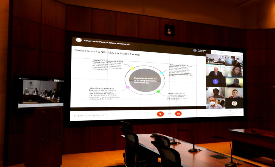 A Invest Paraná, agência de atração de investimentos do Governo do Estado, assinou nesta terça-feira (13) um acordo com o Banco de Desenvolvimento Fonplata. Vinculado aos países da Bacia do Prata (Argentina, Bolívia, Brasil, Paraguai e Uruguai), o banco financia projetos destinados a promover o desenvolvimento e a integração da região. Curitiba, 13/04/2021 - Foto: Camila Tonett