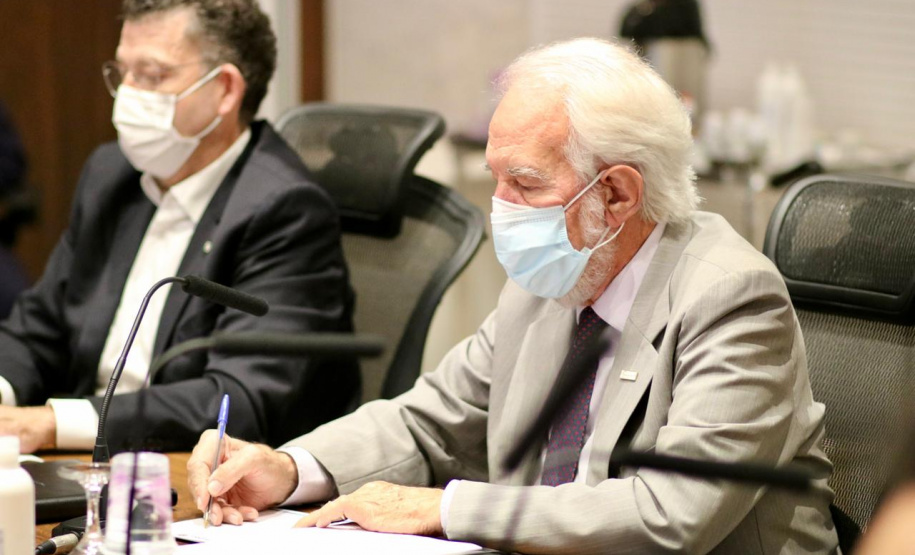 A Invest Paraná, agência de atração de investimentos do Governo do Estado, assinou nesta terça-feira (13) um acordo com o Banco de Desenvolvimento Fonplata. Vinculado aos países da Bacia do Prata (Argentina, Bolívia, Brasil, Paraguai e Uruguai), o banco financia projetos destinados a promover o desenvolvimento e a integração da região. Curitiba, 13/04/2021 - Foto: Camila Tonett