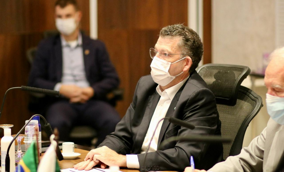 A Invest Paraná, agência de atração de investimentos do Governo do Estado, assinou nesta terça-feira (13) um acordo com o Banco de Desenvolvimento Fonplata. Vinculado aos países da Bacia do Prata (Argentina, Bolívia, Brasil, Paraguai e Uruguai), o banco financia projetos destinados a promover o desenvolvimento e a integração da região. Curitiba, 13/04/2021 - Foto: Camila Tonett