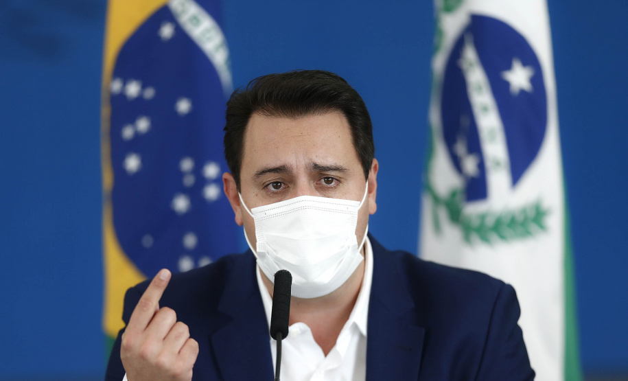 O governador Carlos Massa Ratinho Junior e o presidente da Assembleia Legislativa do Paraná, Ademar Traiano, lançaram nesta quarta-feira (14), no Palácio Iguaçu, a segunda edição do programa Paraná Mais Cidades, que disponibilizará meio bilhão para investimentos nos 399 municípios. Os recursos são do Tesouro Estadual e da sobra orçamentária do Poder Legislativo. - Curitiba, 14/04/2021 - Foto: Jonathan Campos/AEN