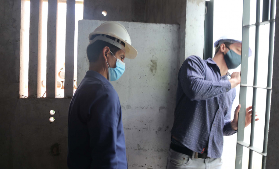 O secretário estadual da Segurança Pública, Romulo Marinho, acompanha obras da nova Cadeia Pública de Foz do Iguaçu. Foto:SESP