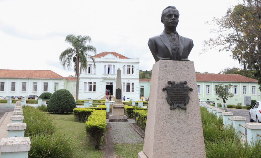 Hosp Lapa O governador Carlos Massa Ratinho Junior visita nesta quarta-feira (14) o Hospital Regional São Sebastião, na Lapa. A Secretaria de Estado da Saúde disponibiliza seis leitos de UTI no hospital. A unidade já conta com 40 leitos de enfermaria na estratégia de combate à Covid-19. 14/04/2021 - Foto: Geraldo Bubniak/AEN