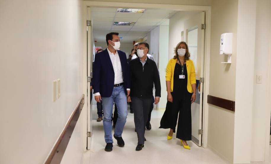 Hosp Lapa O governador Carlos Massa Ratinho Junior visita nesta quarta-feira (14) o Hospital Regional São Sebastião, na Lapa. A Secretaria de Estado da Saúde disponibiliza seis leitos de UTI no hospital. A unidade já conta com 40 leitos de enfermaria na estratégia de combate à Covid-19. 14/04/2021 - Foto: Geraldo Bubniak/AEN