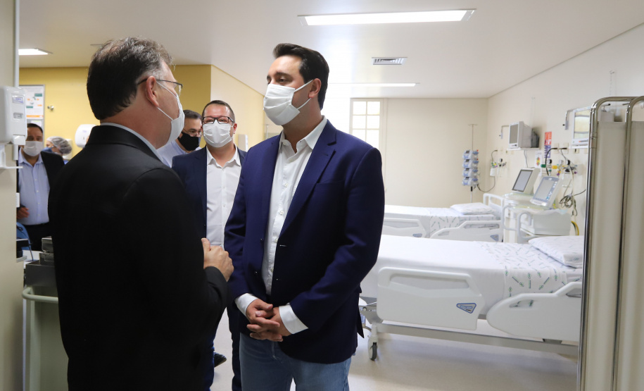 Hosp Lapa O governador Carlos Massa Ratinho Junior visita nesta quarta-feira (14) o Hospital Regional São Sebastião, na Lapa. A Secretaria de Estado da Saúde disponibiliza seis leitos de UTI no hospital. A unidade já conta com 40 leitos de enfermaria na estratégia de combate à Covid-19. 14/04/2021 - Foto: Geraldo Bubniak/AEN