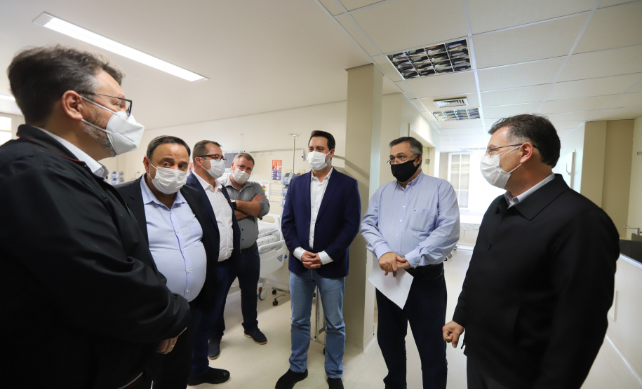 Hosp Lapa O governador Carlos Massa Ratinho Junior visita nesta quarta-feira (14) o Hospital Regional São Sebastião, na Lapa. A Secretaria de Estado da Saúde disponibiliza seis leitos de UTI no hospital. A unidade já conta com 40 leitos de enfermaria na estratégia de combate à Covid-19. 14/04/2021 - Foto: Geraldo Bubniak/AEN