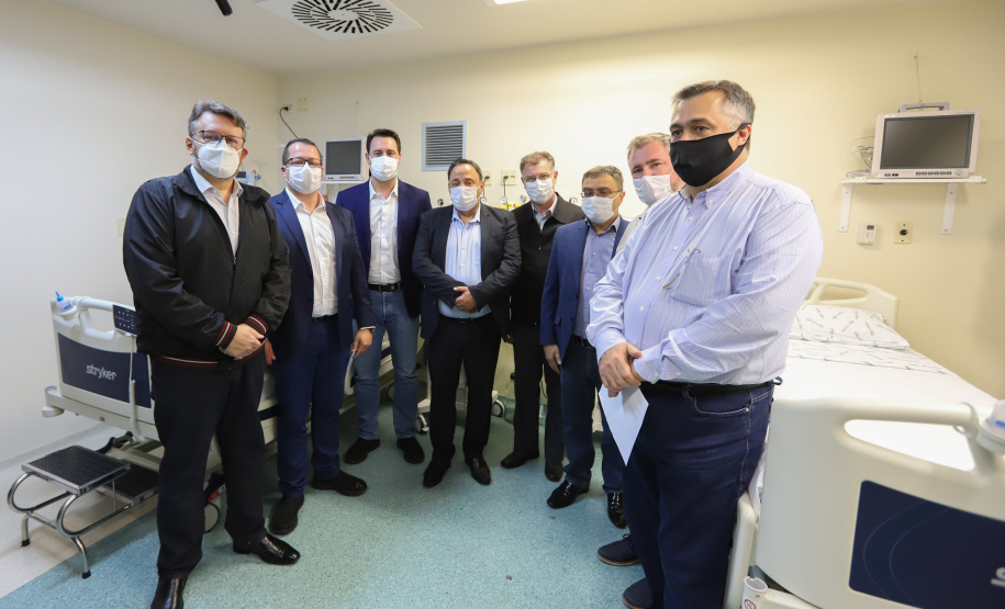 Hosp Lapa O governador Carlos Massa Ratinho Junior visita nesta quarta-feira (14) o Hospital Regional São Sebastião, na Lapa. A Secretaria de Estado da Saúde disponibiliza seis leitos de UTI no hospital. A unidade já conta com 40 leitos de enfermaria na estratégia de combate à Covid-19. 14/04/2021 - Foto: Geraldo Bubniak/AEN