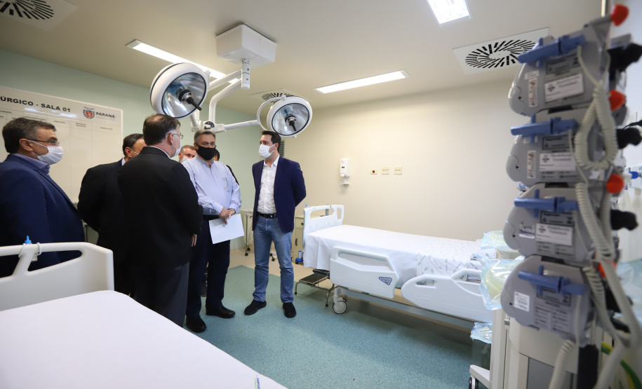 Hosp Lapa O governador Carlos Massa Ratinho Junior visita nesta quarta-feira (14) o Hospital Regional São Sebastião, na Lapa. A Secretaria de Estado da Saúde disponibiliza seis leitos de UTI no hospital. A unidade já conta com 40 leitos de enfermaria na estratégia de combate à Covid-19. 14/04/2021 - Foto: Geraldo Bubniak/AEN