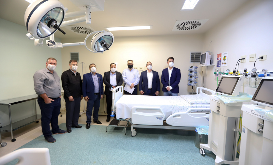 Hosp Lapa O governador Carlos Massa Ratinho Junior visita nesta quarta-feira (14) o Hospital Regional São Sebastião, na Lapa. A Secretaria de Estado da Saúde disponibiliza seis leitos de UTI no hospital. A unidade já conta com 40 leitos de enfermaria na estratégia de combate à Covid-19. 14/04/2021 - Foto: Geraldo Bubniak/AEN