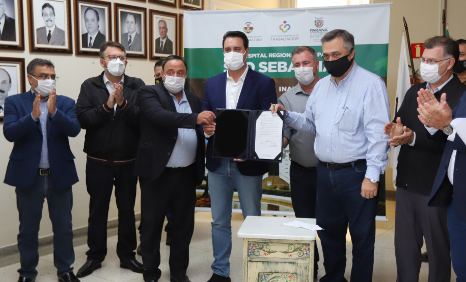 Hosp Lapa O governador Carlos Massa Ratinho Junior visita nesta quarta-feira (14) o Hospital Regional São Sebastião, na Lapa. A Secretaria de Estado da Saúde disponibiliza seis leitos de UTI no hospital. A unidade já conta com 40 leitos de enfermaria na estratégia de combate à Covid-19. 14/04/2021 - Foto: Geraldo Bubniak/AEN