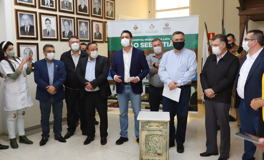 Hosp Lapa O governador Carlos Massa Ratinho Junior visita nesta quarta-feira (14) o Hospital Regional São Sebastião, na Lapa. A Secretaria de Estado da Saúde disponibiliza seis leitos de UTI no hospital. A unidade já conta com 40 leitos de enfermaria na estratégia de combate à Covid-19. 14/04/2021 - Foto: Geraldo Bubniak/AEN