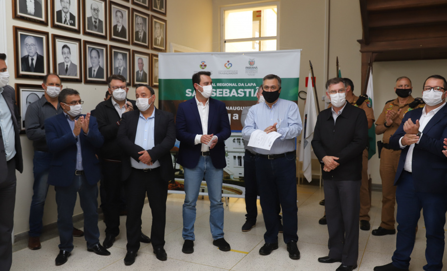 Hosp Lapa O governador Carlos Massa Ratinho Junior visita nesta quarta-feira (14) o Hospital Regional São Sebastião, na Lapa. A Secretaria de Estado da Saúde disponibiliza seis leitos de UTI no hospital. A unidade já conta com 40 leitos de enfermaria na estratégia de combate à Covid-19. 14/04/2021 - Foto: Geraldo Bubniak/AEN