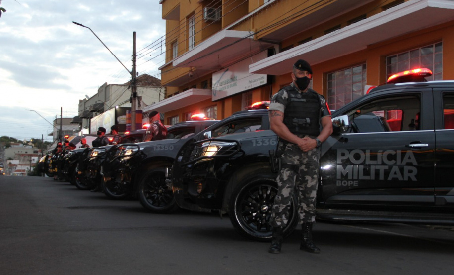 As equipes policiais atuantes pela Operação Pronta Resposta III iniciaram nesta terça-feira (13/04) os trabalhos de policiamento ostensivo e intensificação de ações preventivas na área do 2º Batalhão de Polícia Militar (2º BPM). - Jacarezinho, 14/04/2021 - Foto: PMPR/SESP-PR